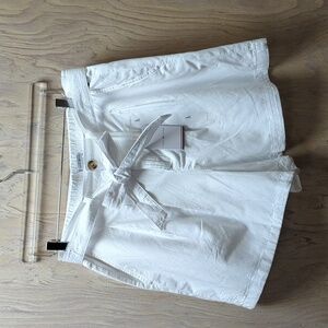 NWT Tommy Hilfiger  White Seated Fit Belted Short size L